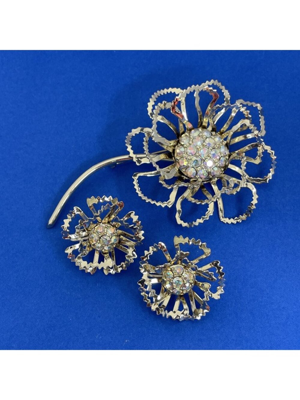 VTG Sarah Coventry Allusion Gold- Tone Rhinestone Flower Brooch Clip Earring Set
